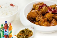 選擇張成榮香辣雞架飯加盟，締造財(cái)富傳奇人生！