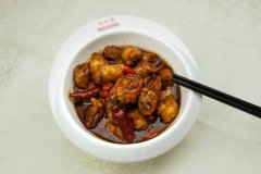 張成榮香辣雞架飯加盟占據(jù)很大市場(chǎng) 開(kāi)店無(wú)壓力
