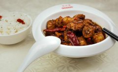 張成榮香辣雞架飯為創(chuàng)業(yè)者帶來致富商機