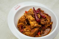 張成榮香辣雞架飯加盟品牌在市場經(jīng)營上的優(yōu)勢是什么？