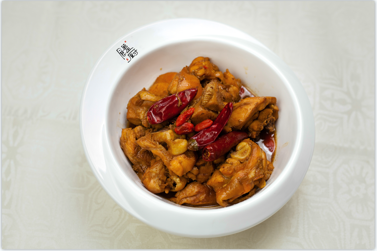 饈廚香辣雞架飯加盟費(fèi)少 利潤不錯(cuò)