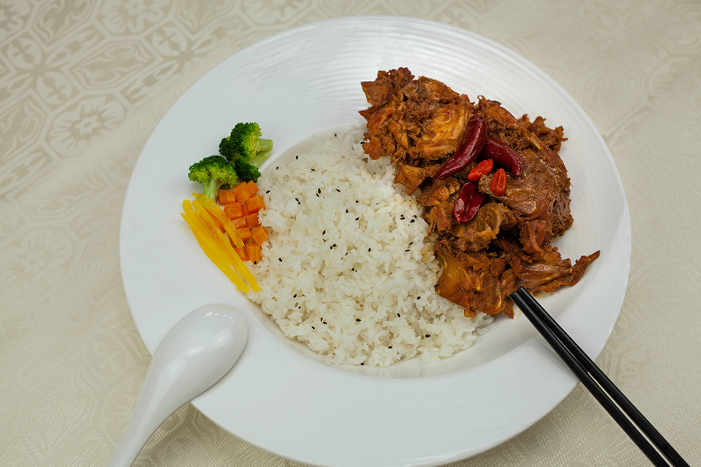 饈廚香辣雞架飯加盟費(fèi)少，利潤不錯(cuò)