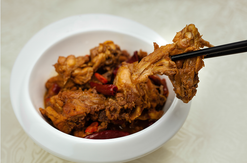 饈廚香辣雞架飯加盟品牌在市場經(jīng)營上的優(yōu)勢是什么?
